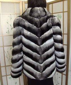 BRAND NEW RANCHED CHINCHILLA FUR COAT JACKET WITH CHEVRON DESIGN WOMEN WOMAN WING COLLAR