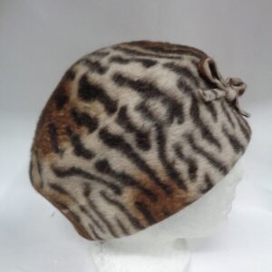 EXCELLENT BROWN ANIMAL DESIGN WOOL HAT CAP WOMEN WOMAN SIZE 22"