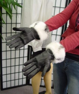 BRAND NEW LEATHER GLOVES WITH MINK FUR TRIMS