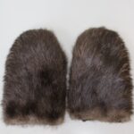 BRAND NEW BROWN LONG HAIRED BEAVER BOTH SIDE FUR MITTENS MITTS WOMEN WOMAN L